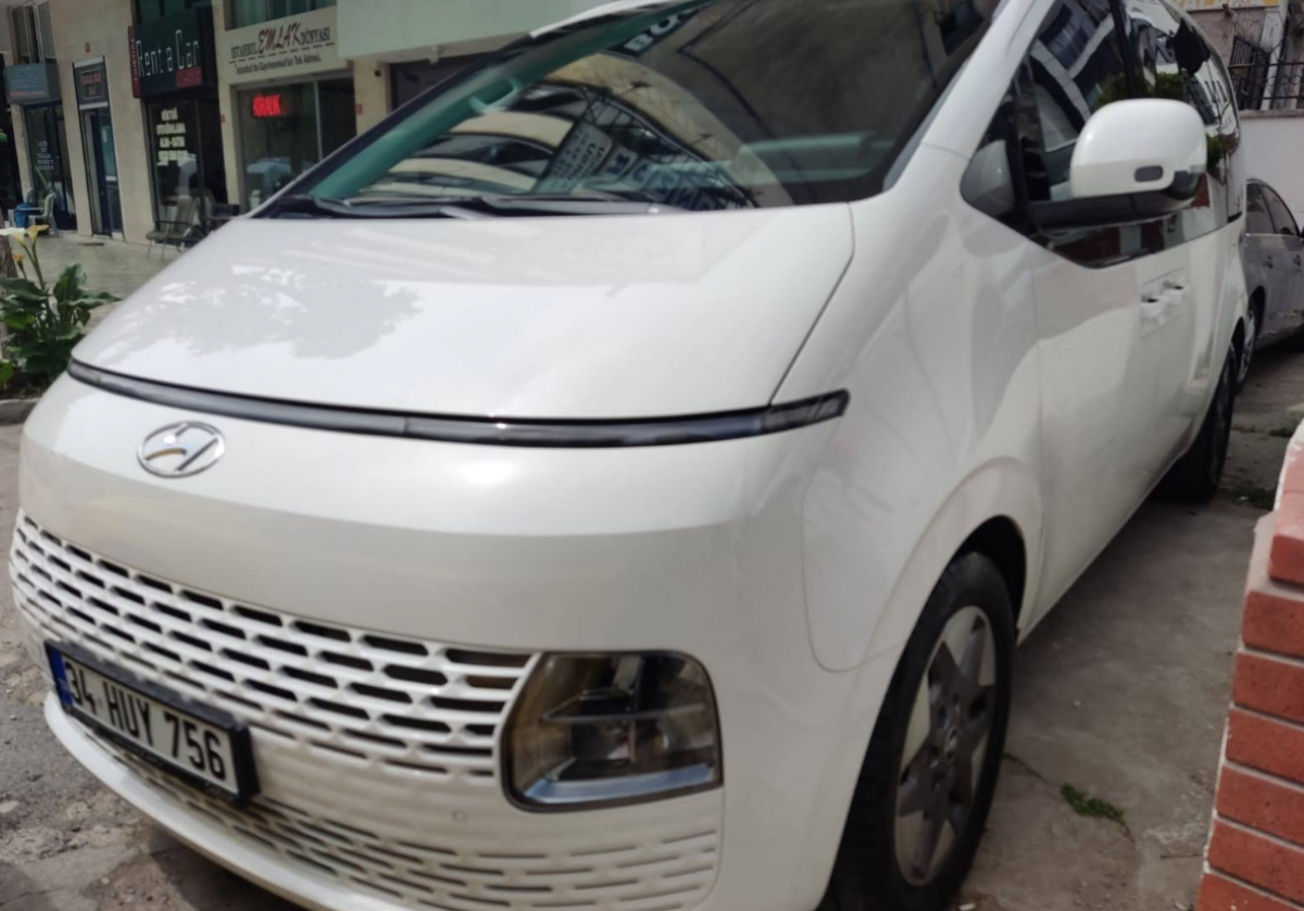 Hyundai Staria